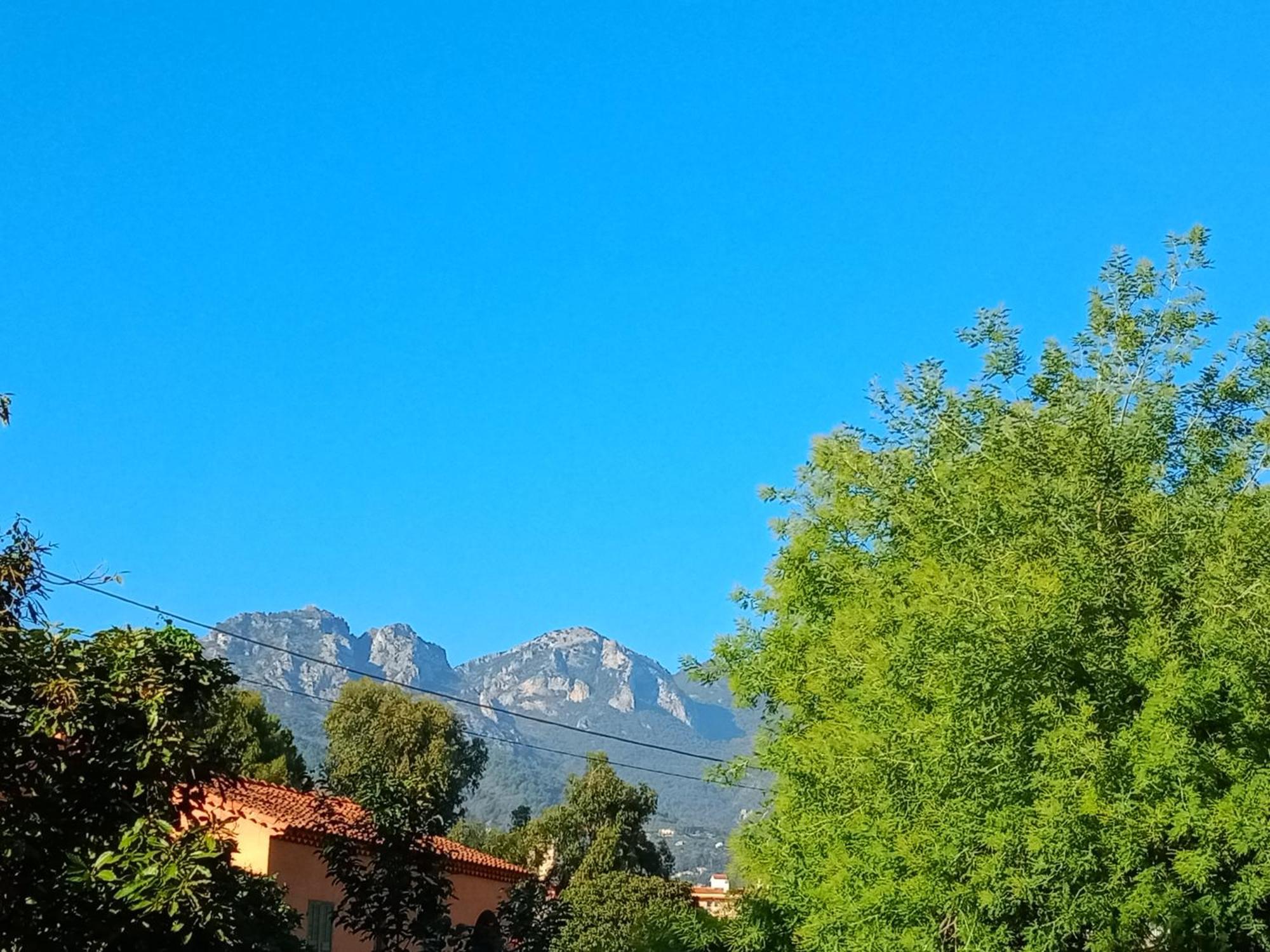 Apartment Au Calme Menton